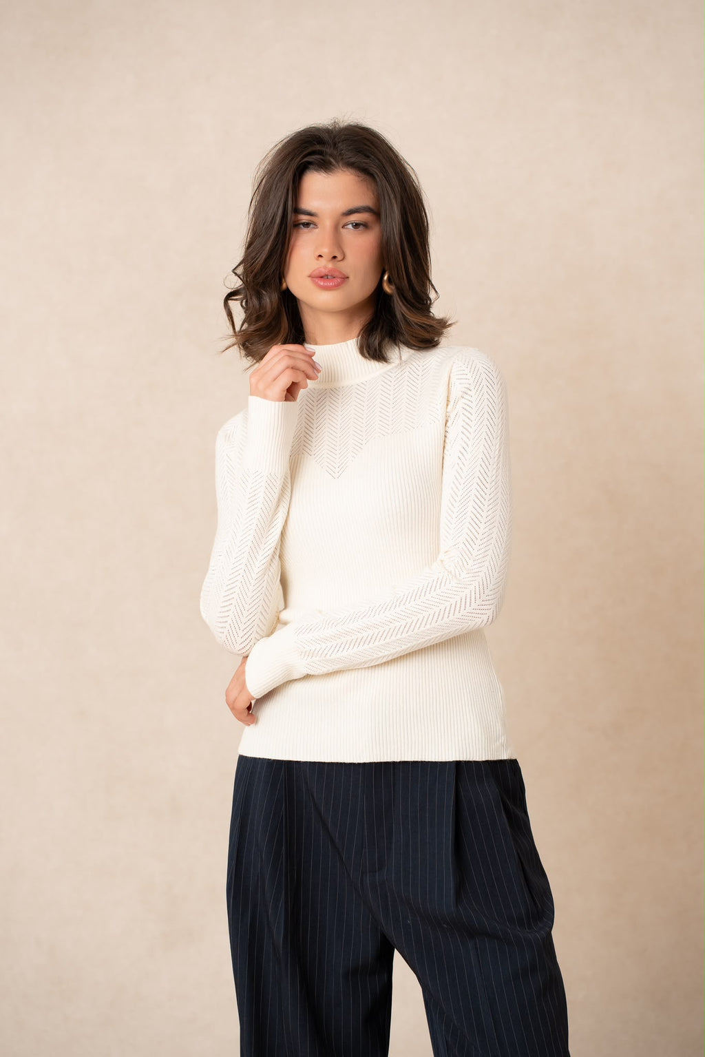 Pull Col Montant Ajouré Élégance Parisienne